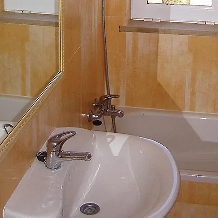 Stunning In With Wifi, Private Swimming Pool And Outdoor Swimming Pool Casa de Férias Albufeira